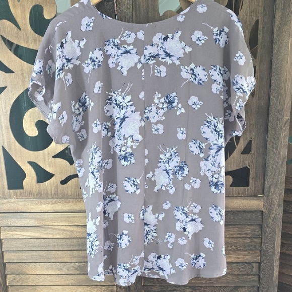 West Kei Purple Floral V-Neck Blouse - Picture 3 of 3